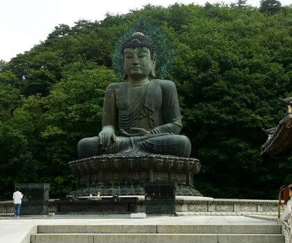 Giant bronze Buddha statue